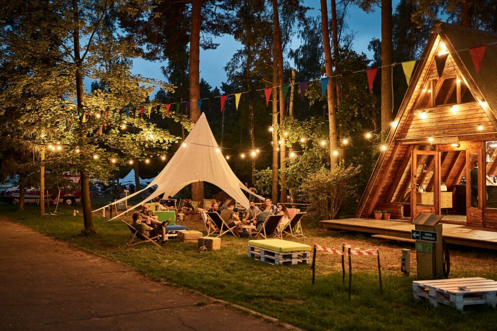 miejsce ogniskowe z domkiem typu brda-min